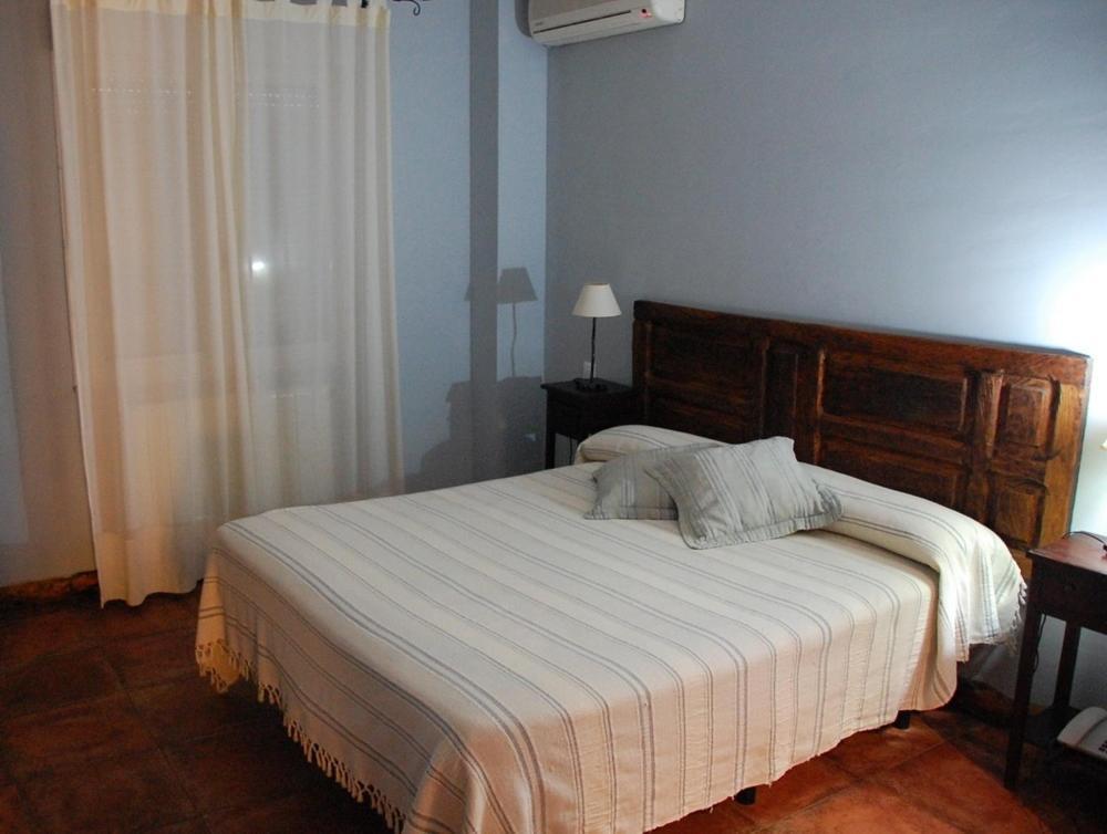 Posada Tresmentiras Aldeanueva del Camino Room photo