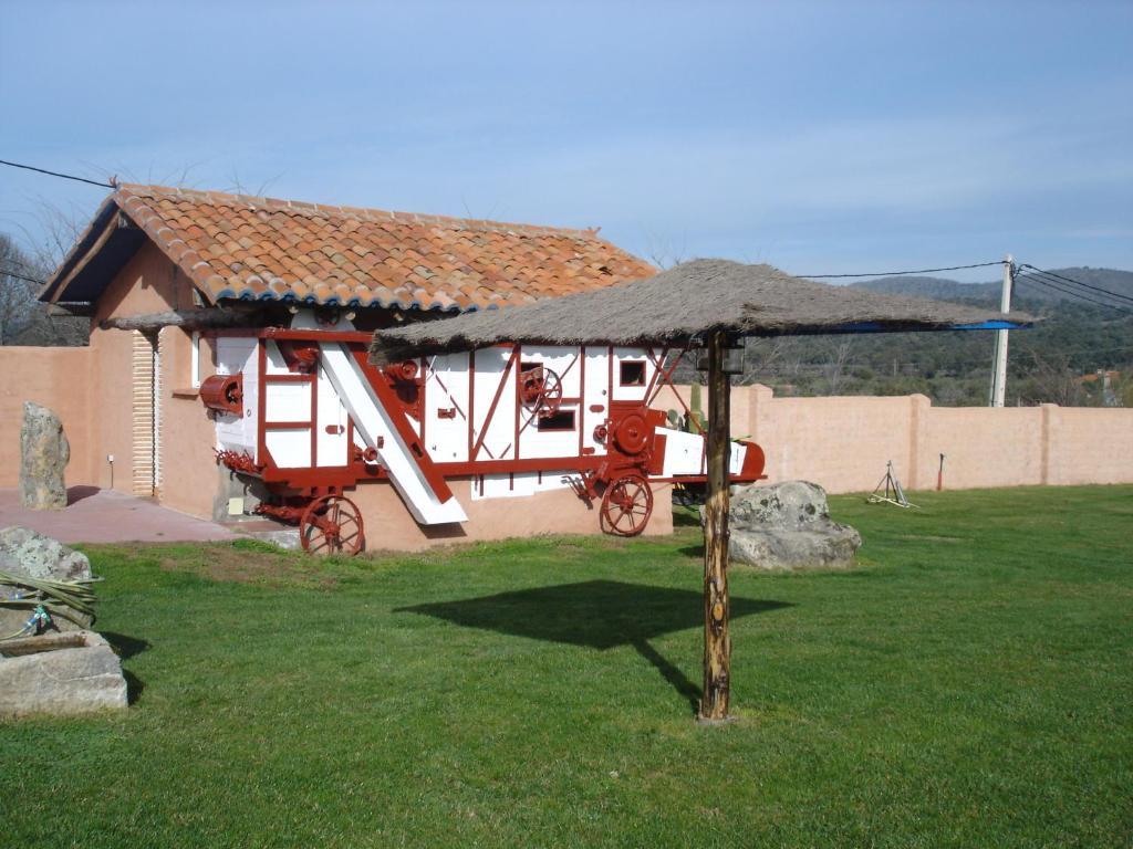 Posada Tresmentiras Aldeanueva del Camino Exterior photo